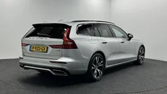 Grijs Gebruikt 2020 Volvo V60 R-Design Stationwagen | € 32.500 (Goede deal)