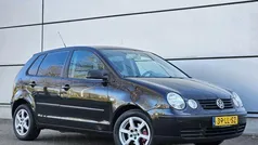 Zwart Gebruikt 2003 VW Polo Sportline Hatchback | € 999 (Eerlijke prijs)