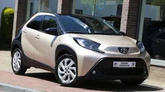 Grijs, metallic lak Gebruikt 2022 Toyota Aygo Pulse Hatchback | € 16.950 (Eerlijke prijs)
