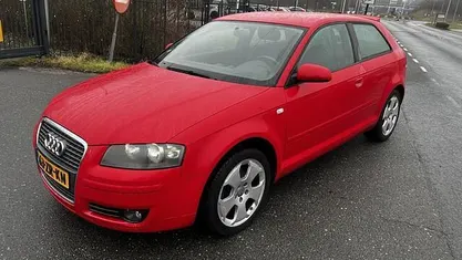 Rood (metallic) Occasion 2008 Audi A3 Attraction Hatchback | € 3.495 (Goede deal)