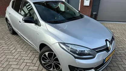 Grijs (metallic) Occasion 2014 Renault Mégane III Bose Edition Hatchback | € 5.999 (Eerlijke prijs)