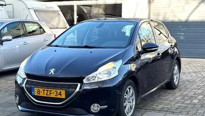 Occasion 2014 Peugeot 208 Envy Hatchback | € 4.450 (Super prijs)
