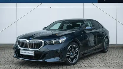 Zwart Gebruikt 2024 BMW 530e M Sport Sedan | € 59.950 (Eerlijke prijs)