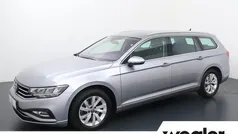 Grijs, metallic lak Gebruikt 2022 VW Passat Business Stationwagen | € 26.440 (Eerlijke prijs)