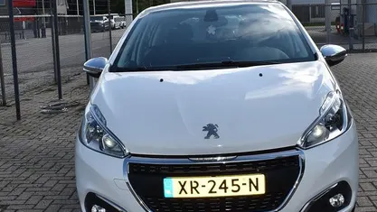 Occasion Peugeot 208 Allure 102 PK (75 kW) 2019 Wit Hatchback