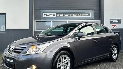 Grijs (metallic) Occasion 2011 Toyota Avensis Comfort Sedan | € 8.985 (Eerlijke prijs)