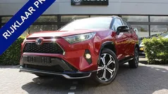 Rood, metallic lak Gebruikt 2021 Toyota RAV4 Plus SUV | € 42.950 (Eerlijke prijs)
