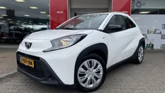 Wit Gebruikt 2023 Toyota Aygo Play Hatchback | € 19.695 (Eerlijke prijs)