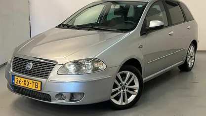 Grijs, metallic lak Gebruikt 2007 Fiat Croma Emotion Hatchback | € 2.450 (Eerlijke prijs)