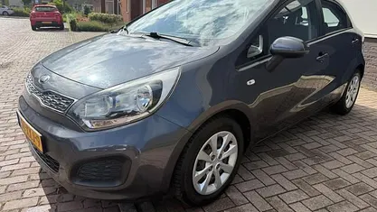 Grijs Occasion 2012 Kia Rio Comfort Hatchback | € 5.995 (Eerlijke prijs)