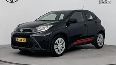 Zwart Gebruikt 2022 Toyota Aygo Play Hatchback | € 15.450 (Eerlijke prijs)
