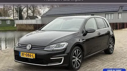 Zwart (metallic) Gebruikt 2019 VW e-Golf Hatchback | € 9.950 (Eerlijke prijs)