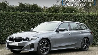 Grijs (metallic) Gebruikt 2023 BMW 320e Stationwagen | € 35.895 (Goede deal)
