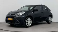 Zwart Gebruikt 2023 Toyota Aygo Play Hatchback | € 19.945 (Goede deal)