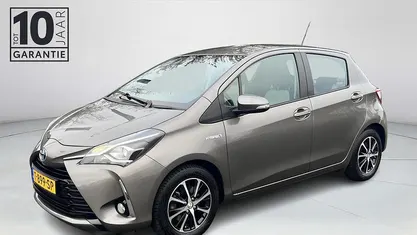 Grijs Gebruikt 2019 Toyota Yaris Hybrid Hatchback | € 16.900 (Eerlijke prijs)