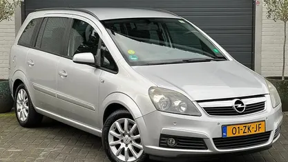 Grijs Gebruikt 2008 Opel Zafira MPV | € 3.295 (Eerlijke prijs)