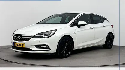 Wit Occasion 2015 Opel Astra Innovation Hatchback | € 9.900 (Eerlijke prijs)