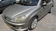 Grijs Gebruikt 2004 Peugeot 206 CC Roland Garros Cabriolet | € 1.499 (Eerlijke prijs)