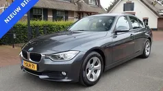 Grijs, metallic lak Gebruikt 2013 BMW 320 Efficient Dynamics Sedan | € 10.900 (Eerlijke prijs)