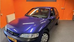 Blauw Gebruikt 1996 Opel Vectra Sedan | € 2.250 (Eerlijke prijs)