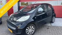Zwart, metallic lak Gebruikt 2011 Peugeot 107 Hatchback | € 2.888 (Eerlijke prijs)