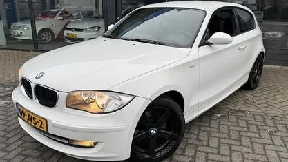 Wit Occasion 2009 BMW 118 Hatchback | € 4.475 (Eerlijke prijs)