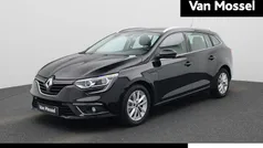 Zwart Gebruikt 2020 Renault Mégane IV Zen Hatchback | € 15.400 (Eerlijke prijs)