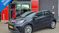 Zwart Gebruikt 2022 Toyota Aygo Play Hatchback | € 15.400 (Goede deal)
