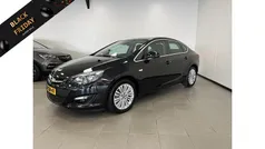Zwart Gebruikt 2014 Opel Astra Cosmo Sedan | € 8.645 (Eerlijke prijs)