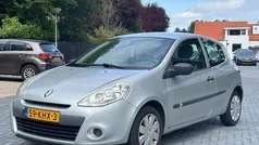 Grijs Gebruikt 2010 Renault Clio II Hatchback | € 1.695 (Eerlijke prijs)