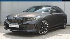 Grijs Gebruikt 2024 BMW i5 M Sport Sedan | € 62.450 (Eerlijke prijs)