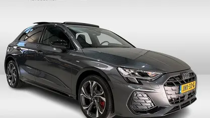 Hatchback Nieuw 2025 Audi A3 Sportback e-tron S-Line Hatchback | € 45.950 (Goede deal)