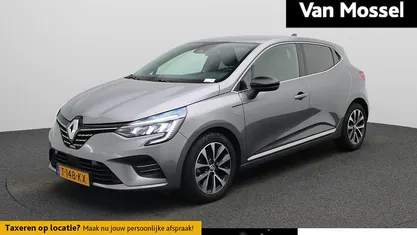Grijs Occasion 2023 Renault Clio V Techno Hatchback | € 17.725 (Eerlijke prijs)
