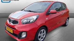 Rood Gebruikt 2011 Kia Picanto Hatchback | € 3.500 (Eerlijke prijs)