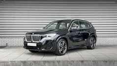 Saphirschwarz metallic (zwart metallic) Gebruikt 2023 BMW iX1 M Sport SUV | € 47.900 (Eerlijke prijs)