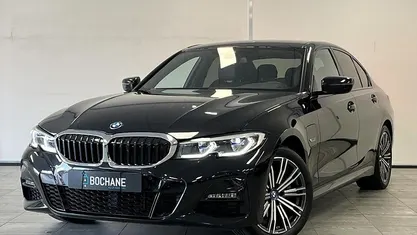 Zwart Occasion 2022 BMW 320e M Sport Sedan | € 32.695 (Goede deal)