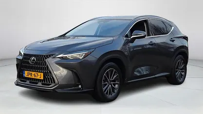 Gebruikt 2025 Lexus NX450h+ Luxury Line SUV | € 57.945 (Eerlijke prijs)