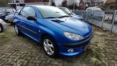 Blauw Gebruikt 2003 Peugeot 206 CC Cabriolet | € 1.950 (Eerlijke prijs)
