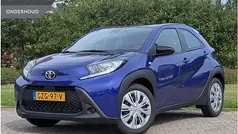 Gebruikt 2025 Toyota Aygo Play Hatchback | € 20.495 (Eerlijke prijs)
