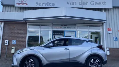 Grijs Occasion 2024 Toyota C-HR SUV | € 28.745 (Eerlijke prijs)
