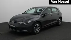 Grijs Gebruikt 2022 VW Golf VIII Style Hatchback | € 26.900 (Eerlijke prijs)