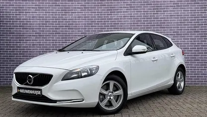 Occasion 2016 Volvo V40 Kinetic Hatchback | € 16.899 (Eerlijke prijs)