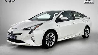 Wit (parellak) Occasion 2016 Toyota Prius Executive Hatchback | € 17.995 (Eerlijke prijs)