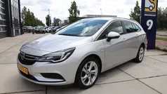 Grijs, metallic lak Gebruikt 2018 Opel Astra Business Stationwagen | € 10.946 (Eerlijke prijs)