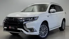 Wit Gebruikt 2020 Mitsubishi Outlander P-HEV Intense+ SUV | € 26.500 (Eerlijke prijs)