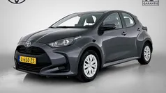 Grijs Gebruikt 2021 Toyota Yaris Hybrid Active Hatchback | € 18.950 (Eerlijke prijs)