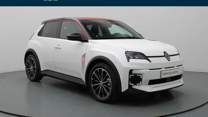 Wit Gebruikt 2025 Renault R5 Komfort Hatchback | € 30.790 (Eerlijke prijs)