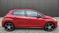 Rood Gebruikt 2014 Peugeot 208 Envy Hatchback | € 4.750 (Goede deal)