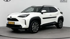 Wit, metallic lak Gebruikt 2023 Toyota Yaris Cross SUV | € 27.950 (Eerlijke prijs)