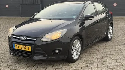 Zwart Gebruikt 2012 Ford Focus Hatchback | € 2.495 (Goede deal)